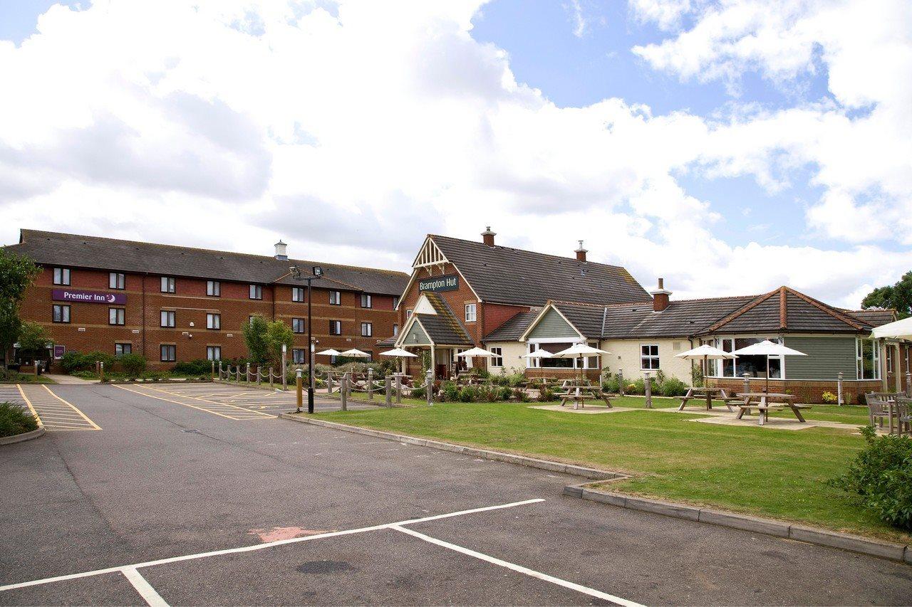 Premier Inn Huntingdon Exterior photo