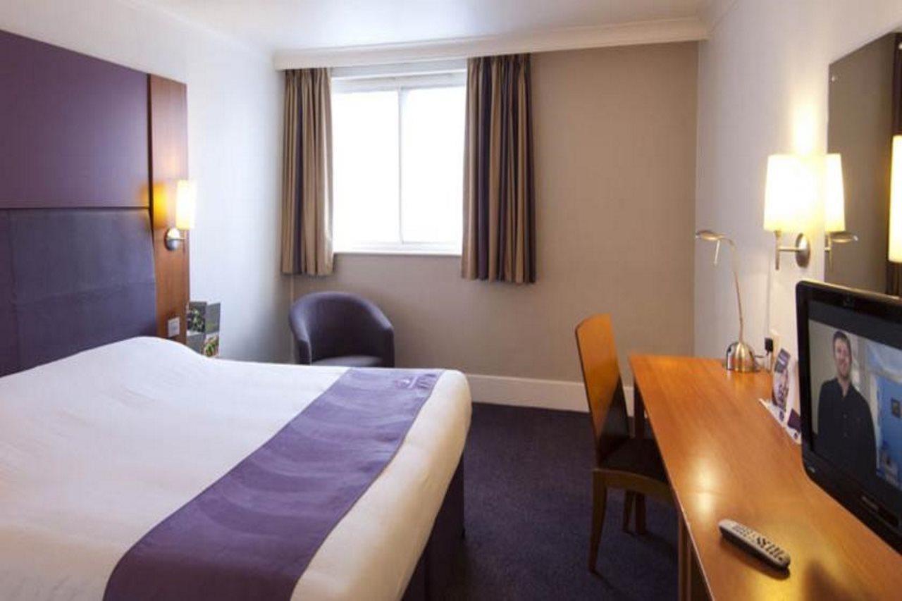 Premier Inn Huntingdon Exterior photo